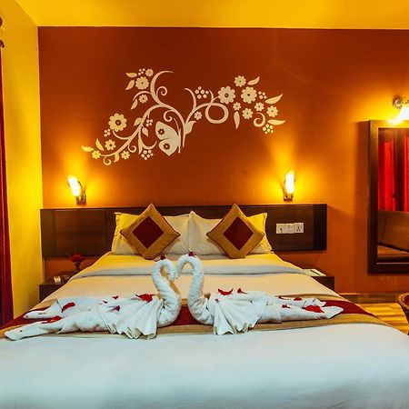 Vision Safari Pvt Ltd Hotel Sauraha Exterior photo