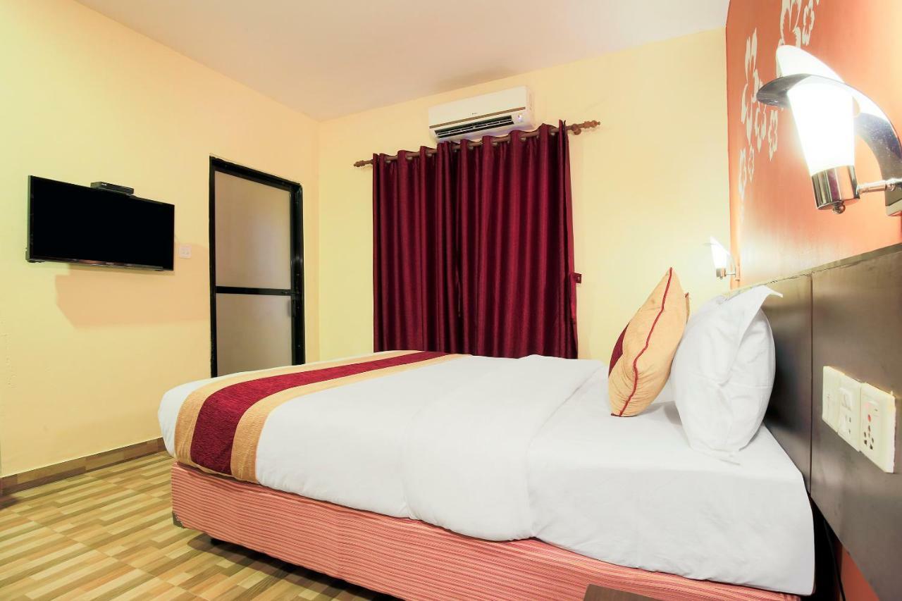 Vision Safari Pvt Ltd Hotel Sauraha Exterior photo