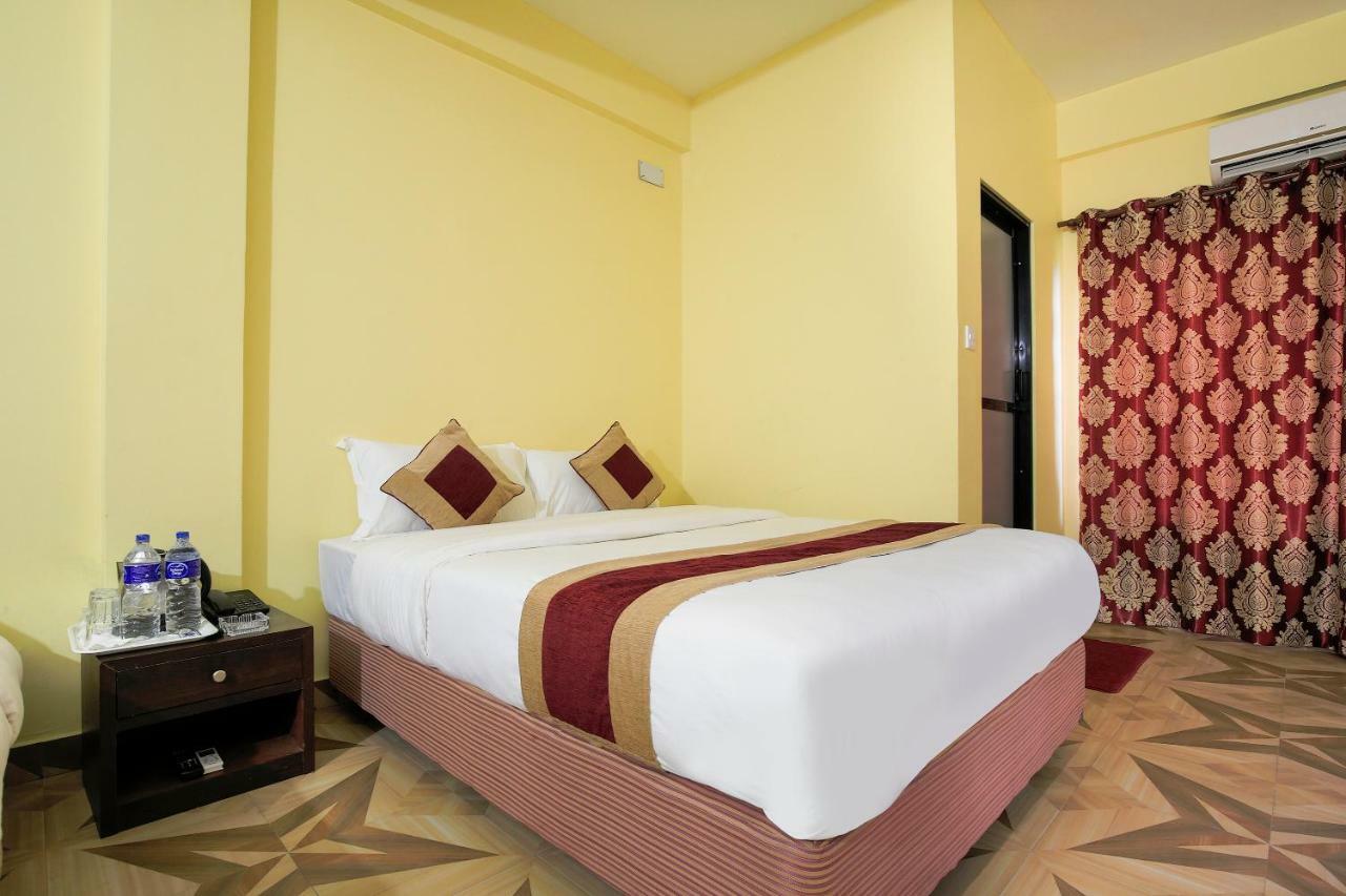 Vision Safari Pvt Ltd Hotel Sauraha Exterior photo