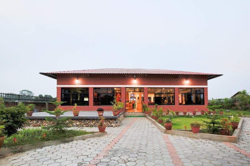 Vision Safari Pvt Ltd Hotel Sauraha Exterior photo